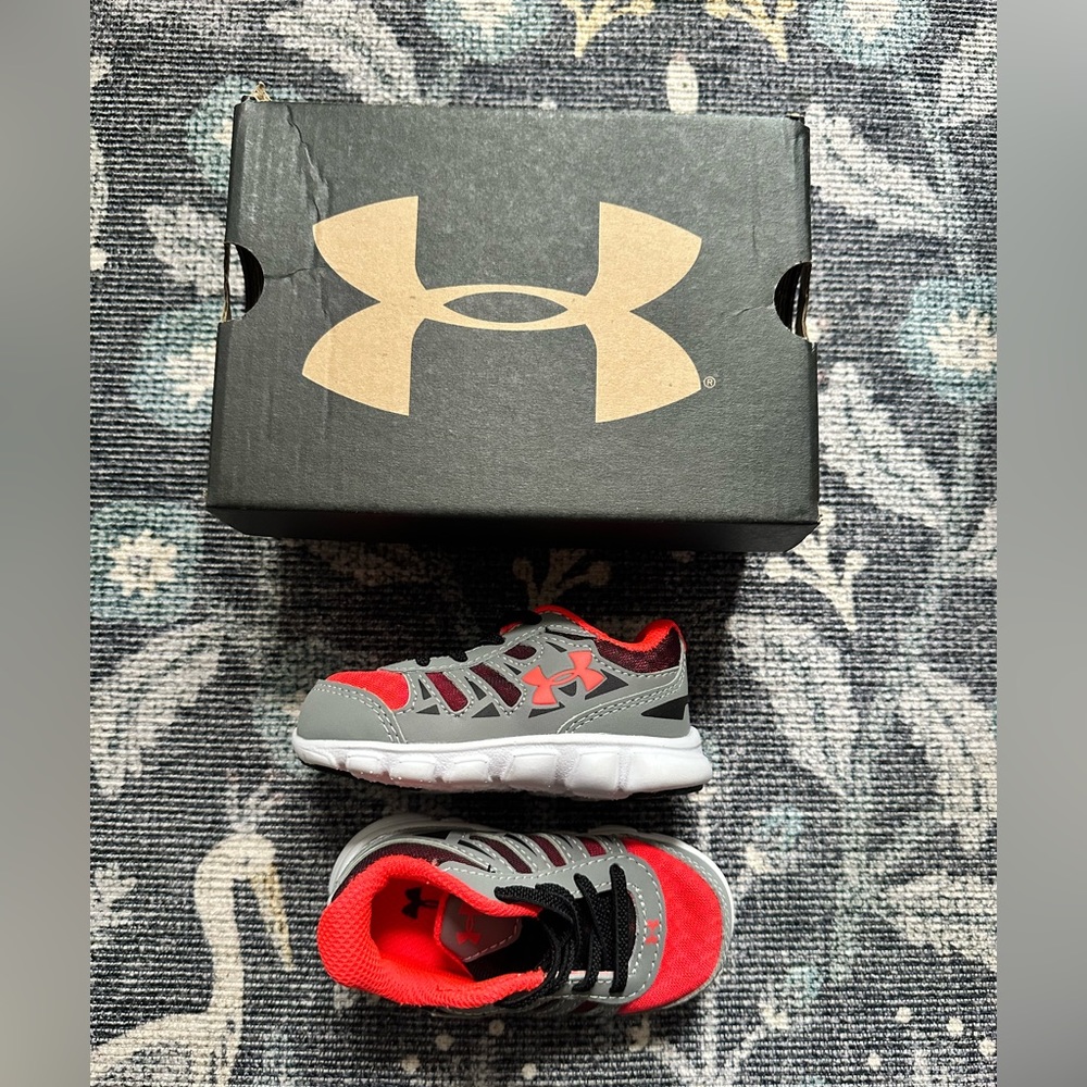 Under Armour Baby Sneakers / Sz 4 / Never worn